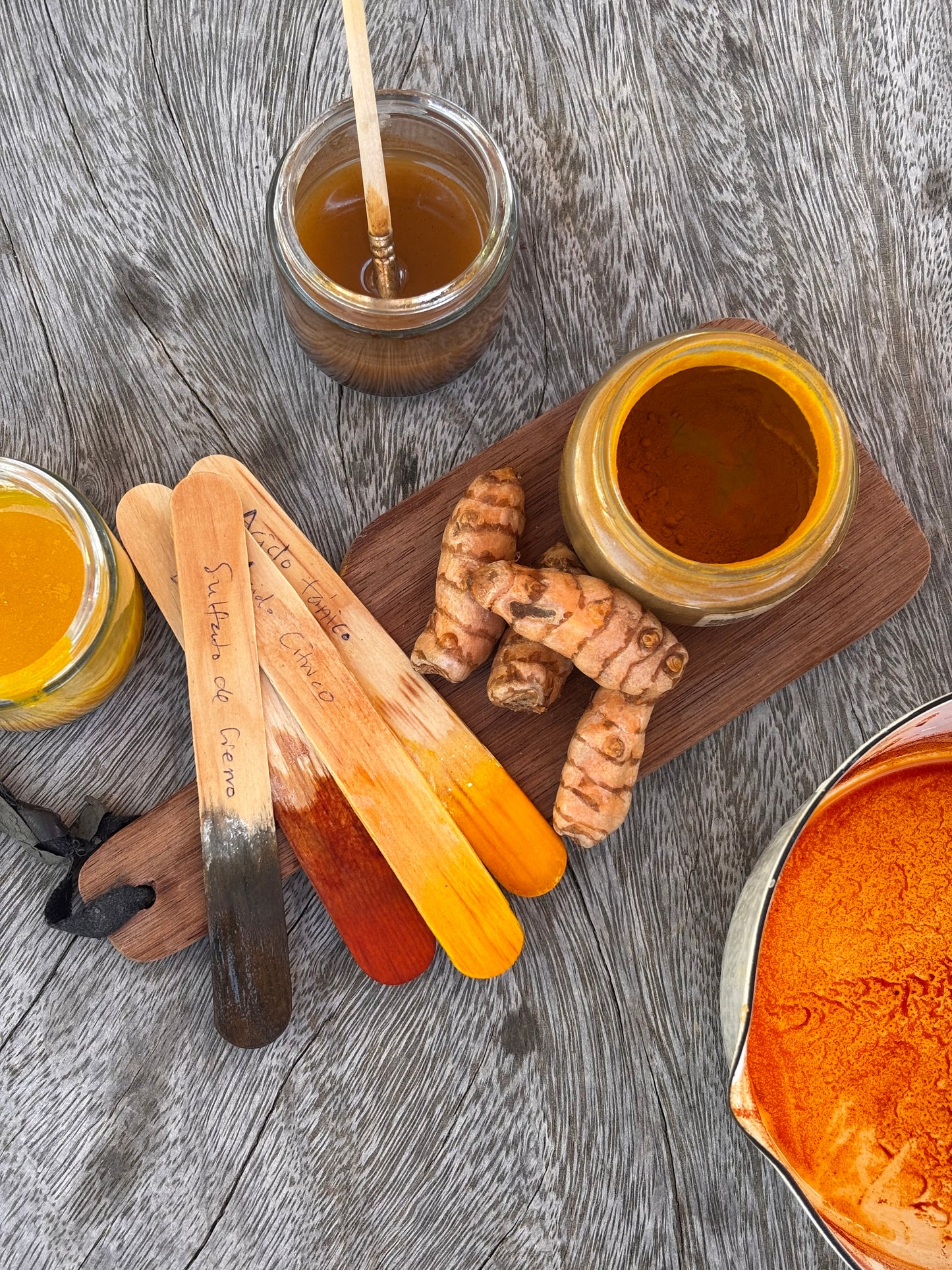 Crea acuarelas, óleos y témperas con pigmentos naturales - curso en línea (COMENZAMOS EN JUNIO 2025 y se queda grabado)